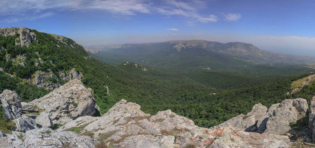 Скалистая вершина Курочка в Крыму